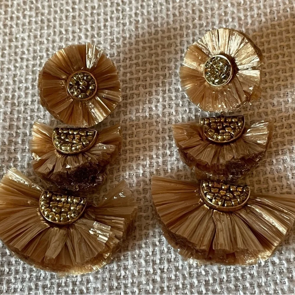Two pairs of pierced earrings - Picture 2 of 6